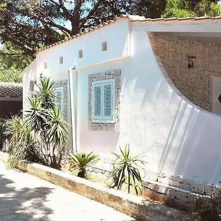 Malia Village 假日公园 维耶斯泰